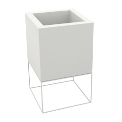 comprar VELA CUBO MACETERO BY RAMÓN ESTEVE online de VONDOM desde 387,20 € comprar VELA CUBO MACETERO BY RAMÓN ESTEVE online de VONDOM desde 387,20 €