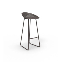 comprar Vases taburete por JM Ferrero online de VONDOM desde 284,35 € comprar Vases taburete por JM Ferrero online de VONDOM desde 284,35 €