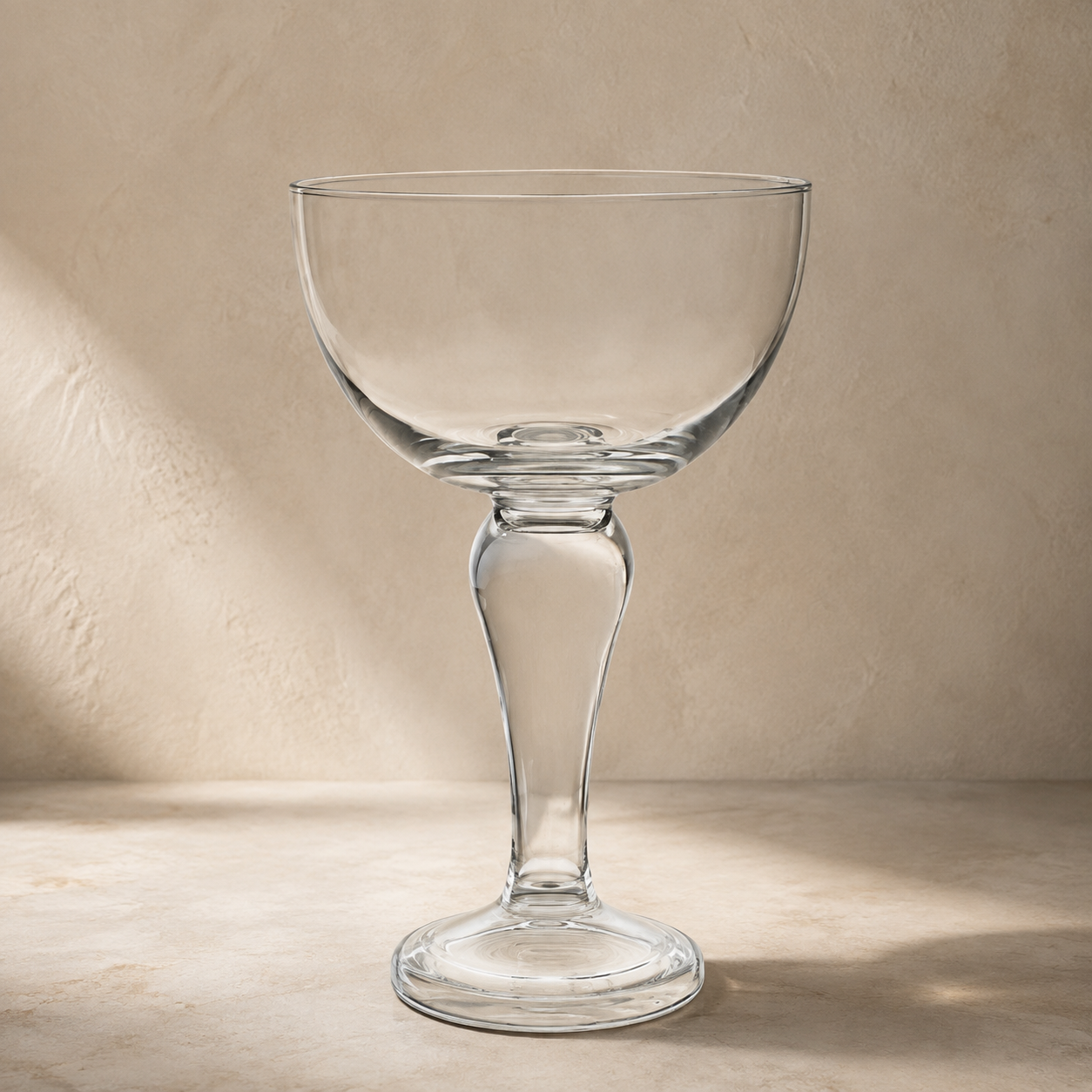 956 comprar COPA CON PIE DE CRISTAL online de desde 4925 E estudio calido cuadrado sin texto