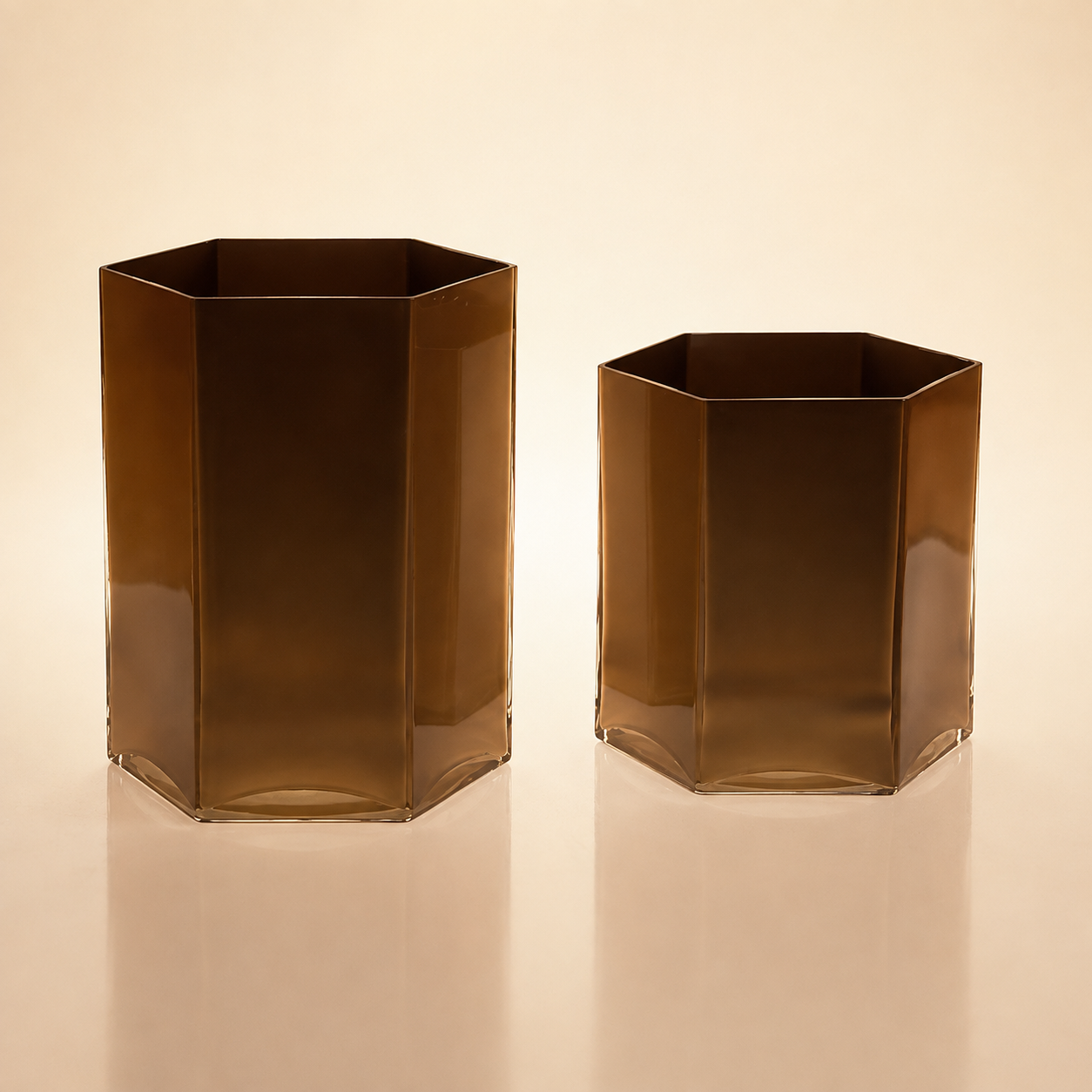 10034 comprar JARRON HEXAGONAL O.20 x H.25 ORO online de desde 4524 E 600x380 estudio calido cuadrado sin texto