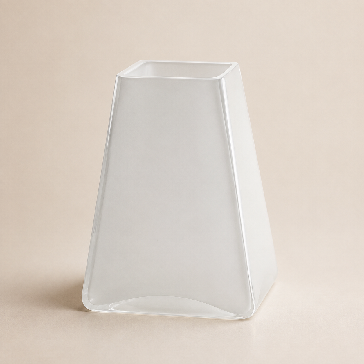 10049 comprar FLORERO PIRAMIDE 10.5 X 10.5 X 19.5 X 19.5 X H.25 OPAL online de desde 3955 E estudio calido cuadrado sin texto