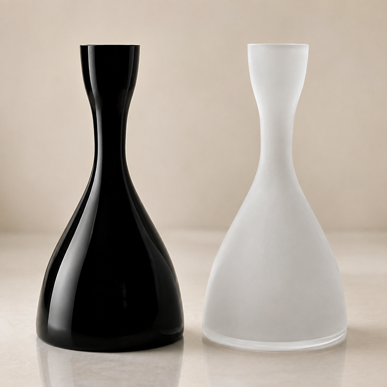 10051 comprar JARRON CURVADO NEGRO O.7 X O.19 X H.35 online de desde 4222 E estudio calido cuadrado sin texto